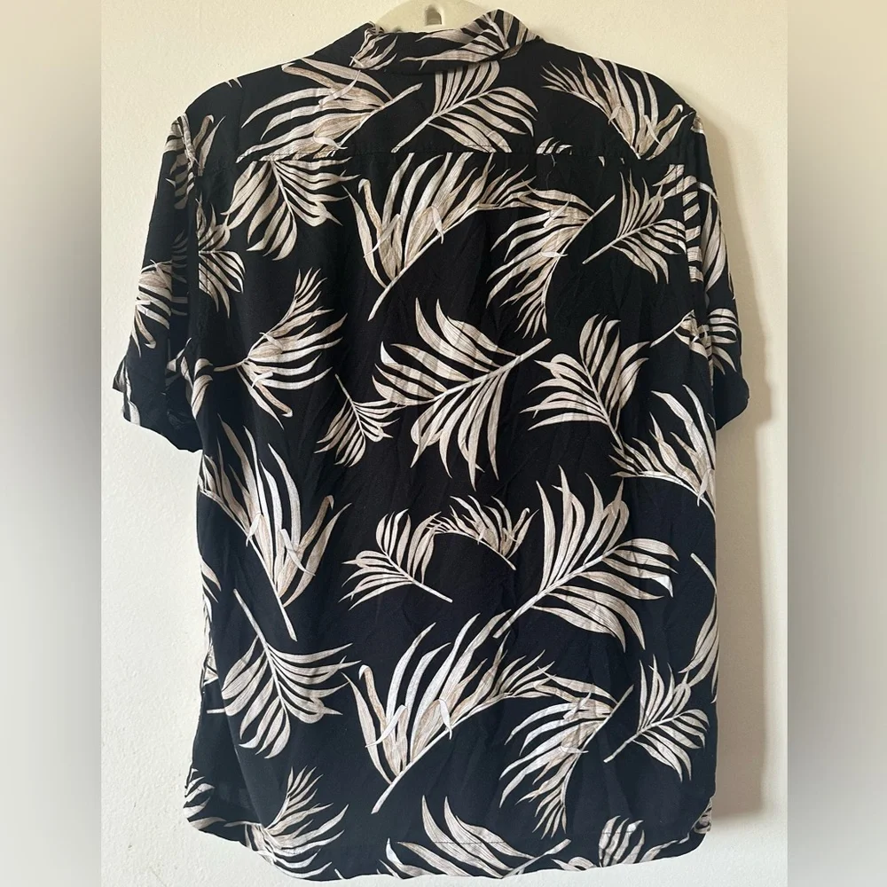 H&M Black and White Leaf Patterned Shirt - Picture 4 of 4
